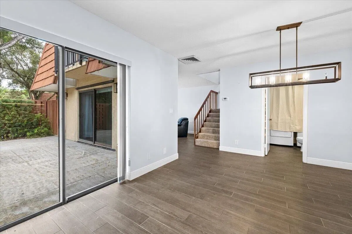 Unit 152 photo 4