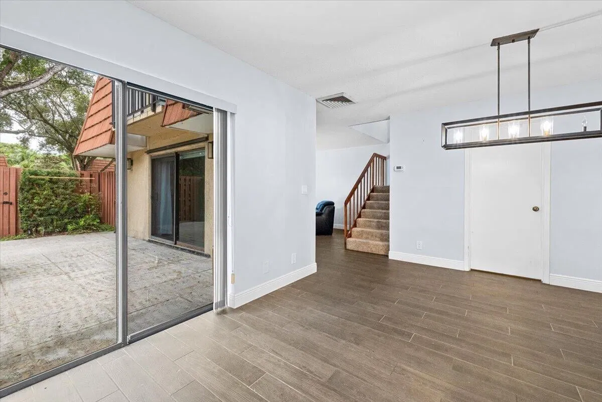 Unit 152 photo 10