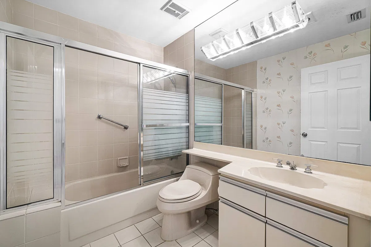 Unit C photo 22