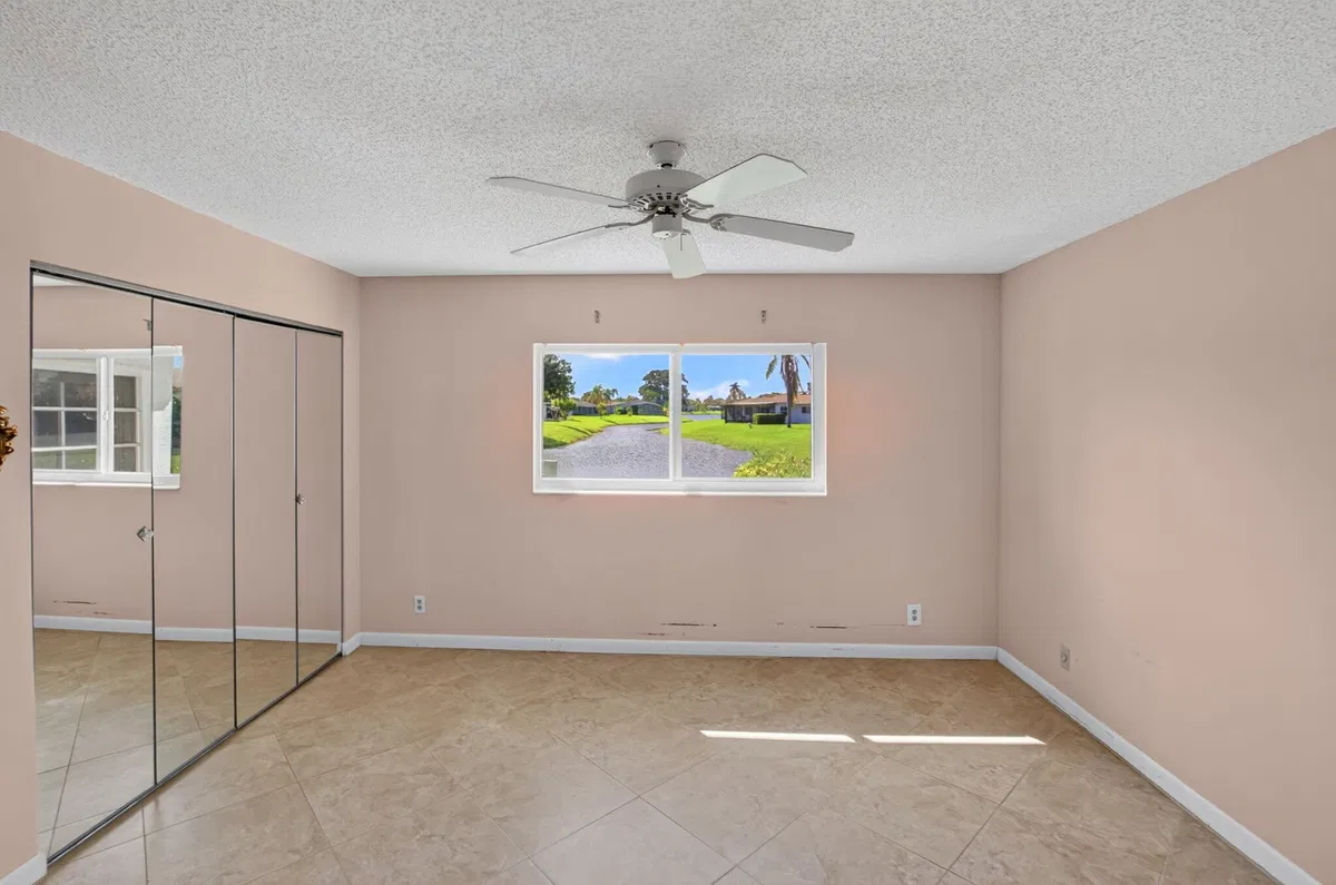 Residence photo 25