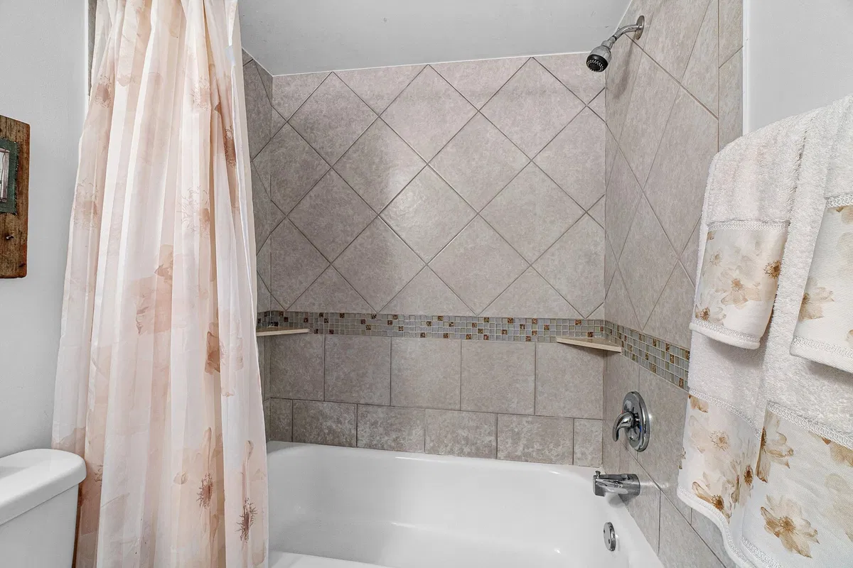 Unit 102 photo 28