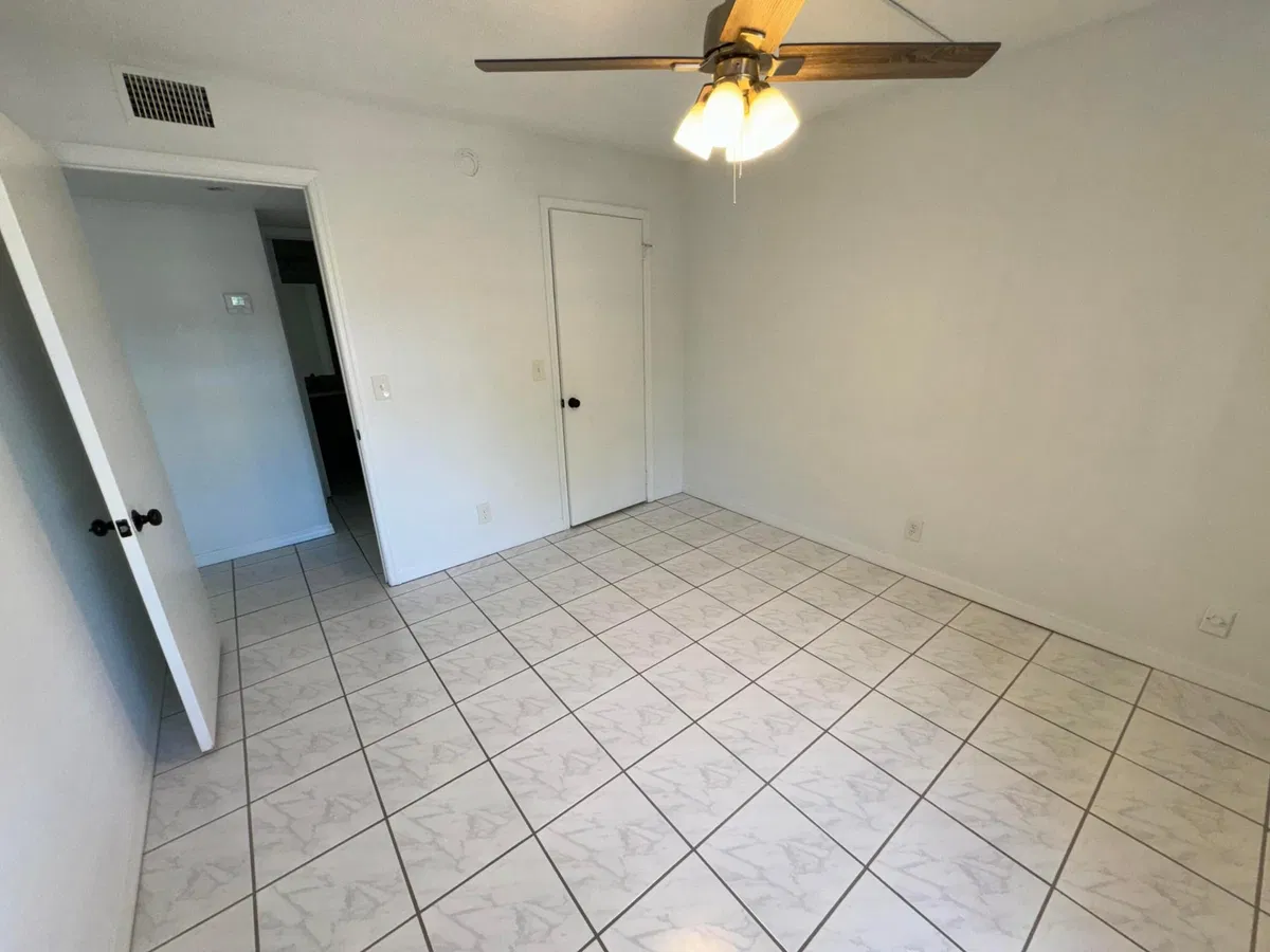 Unit 104 photo 10