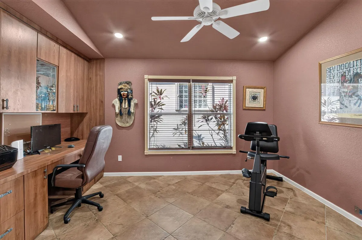 Residence photo 22