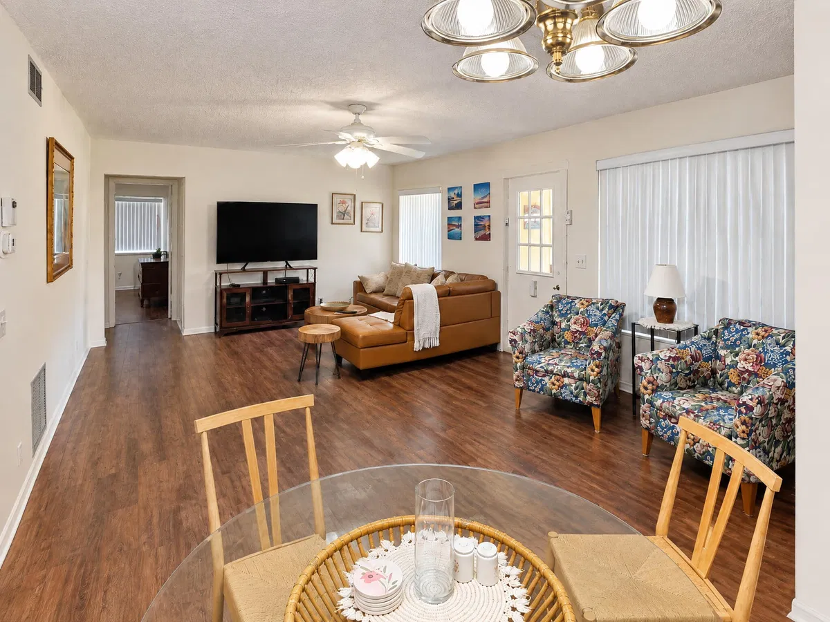 Unit B-2 photo 7