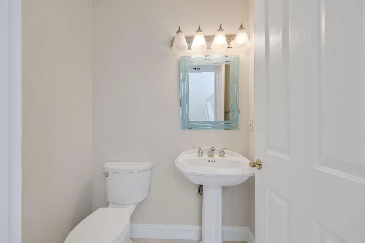 Unit L photo 22