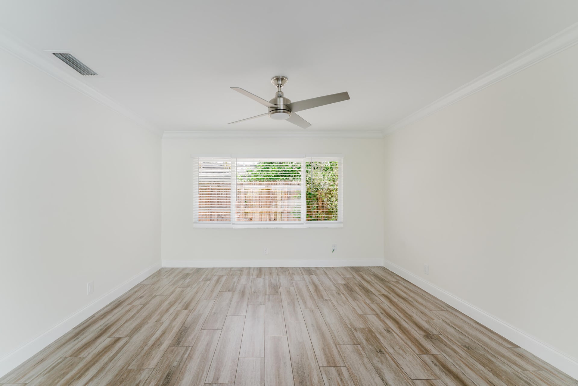 Unit 1424 photo 19
