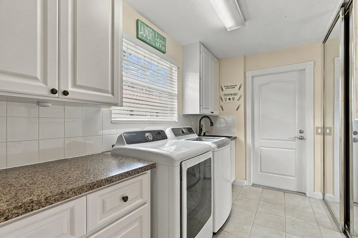 Residence photo 22