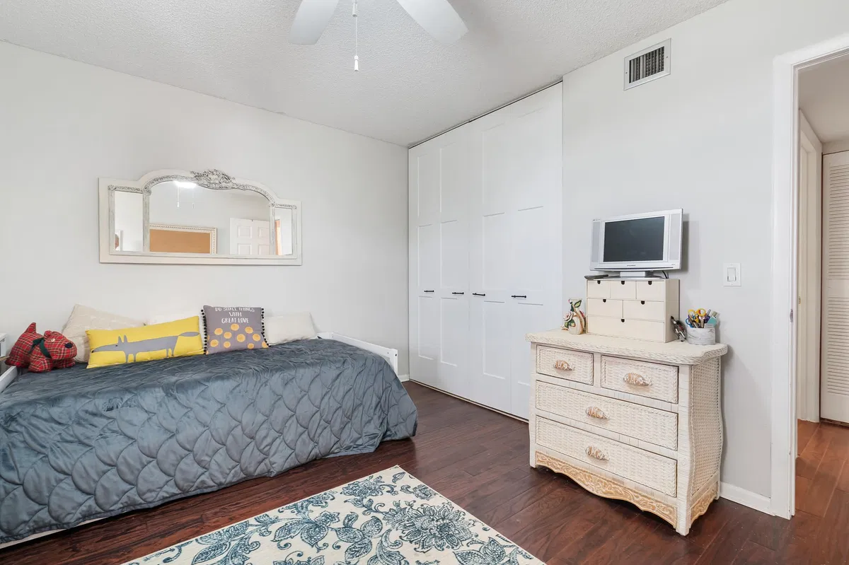  Unit 403 photo 22