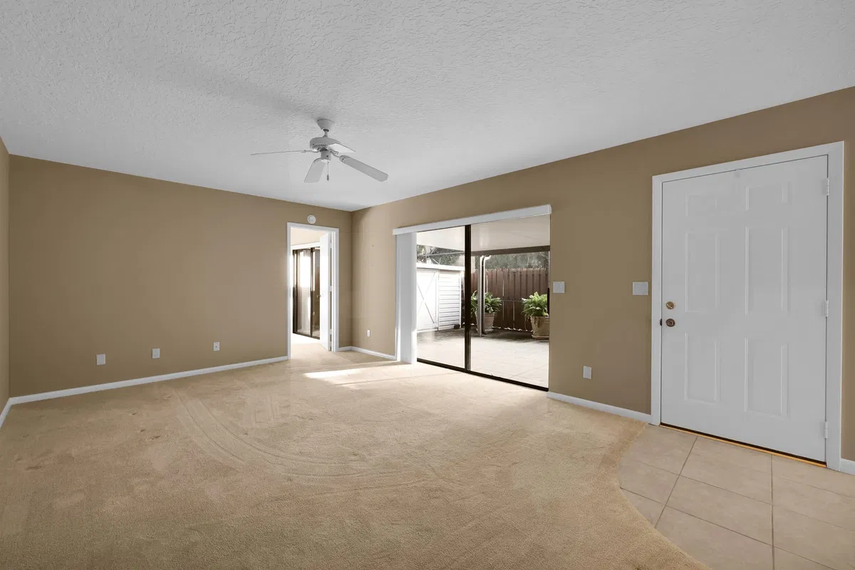 Unit 834 photo 7