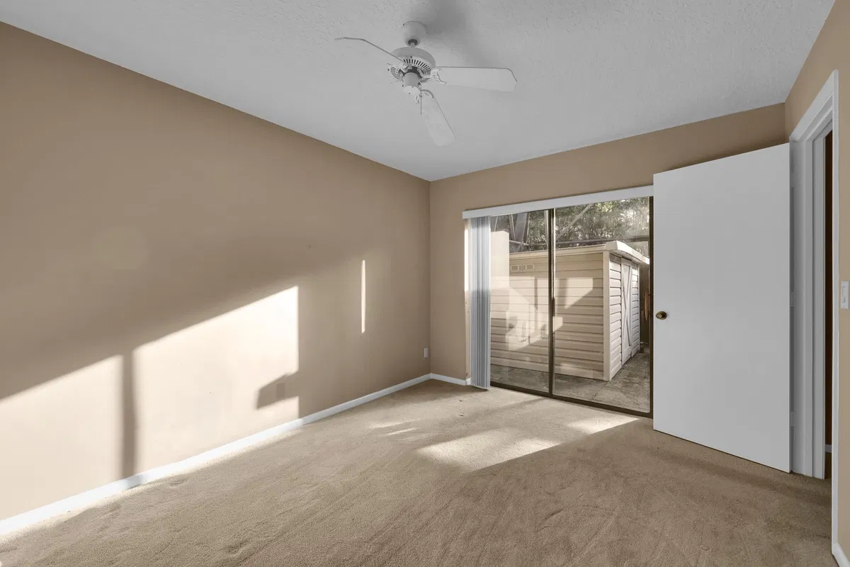 Unit 834 photo 19