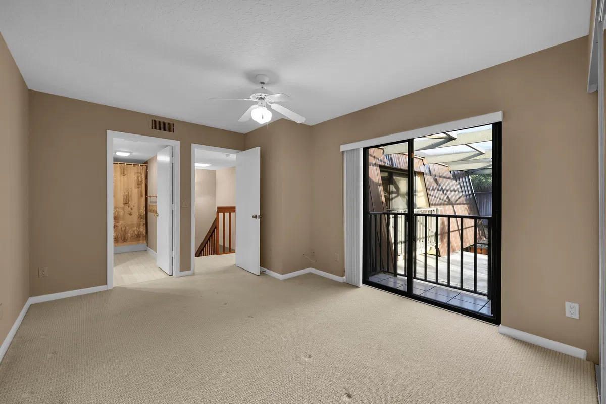 Unit 834 photo 25