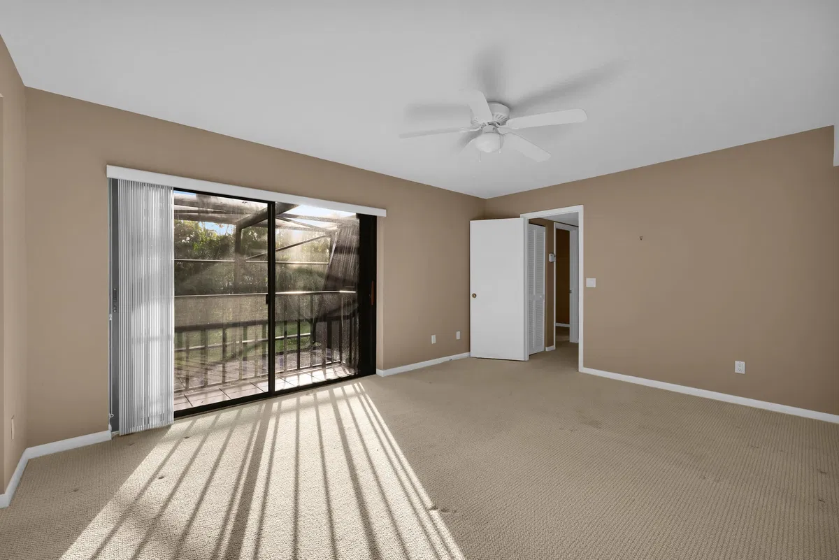 Unit 834 photo 31