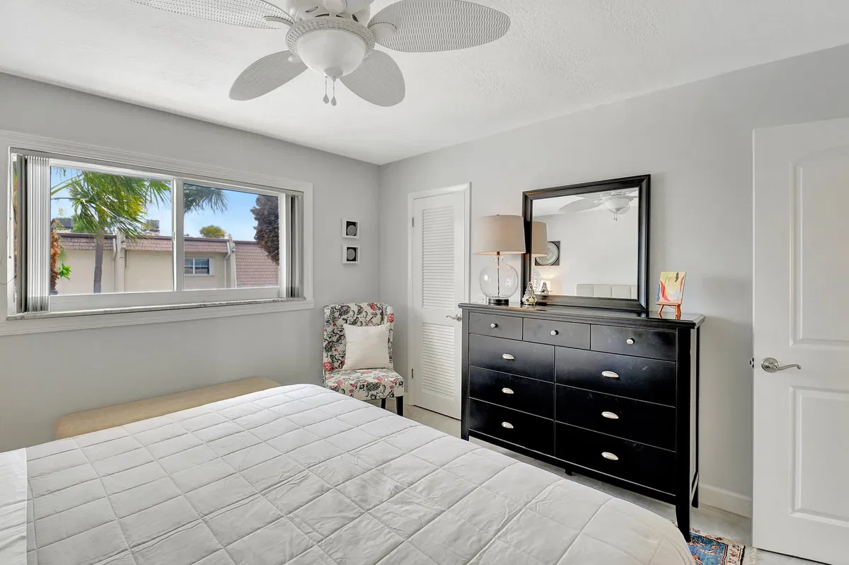 Unit D13 photo 22