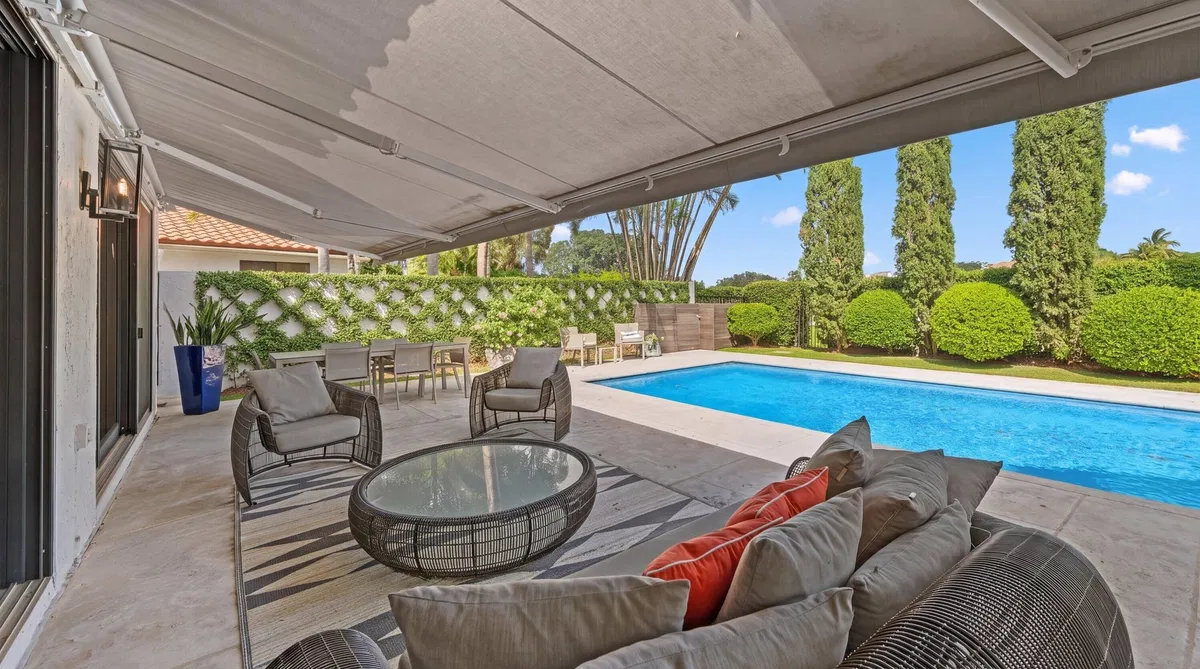Windsor Way Residence photo 22