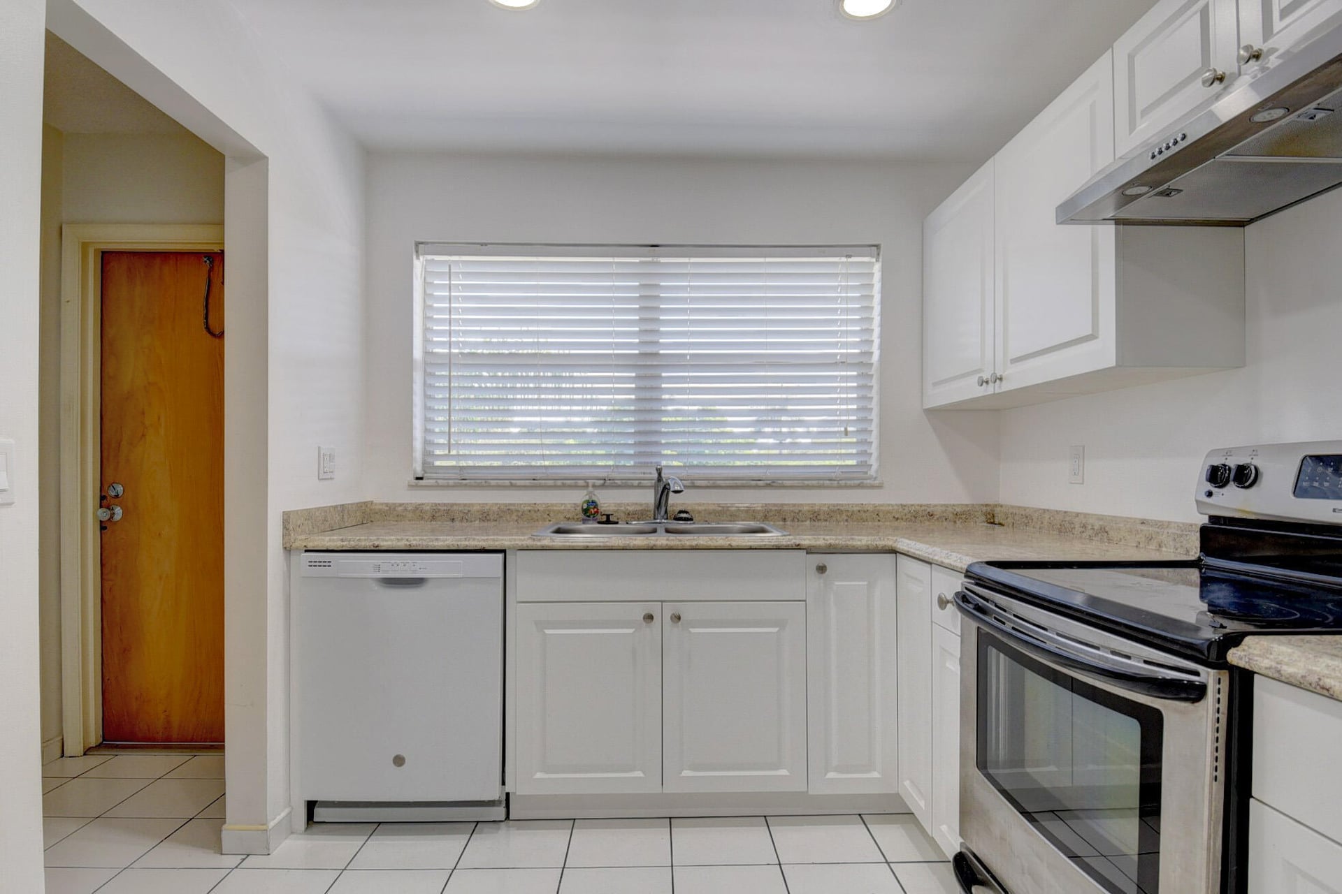 Unit 408 photo 16