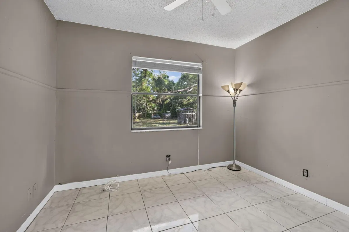 Residence photo 16