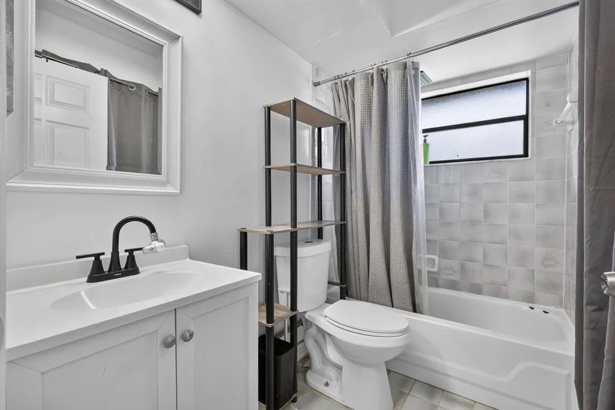 Residence photo 19