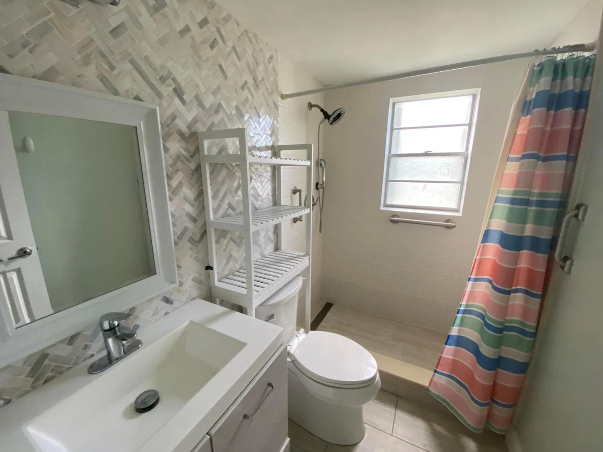 Unit 49 photo 10