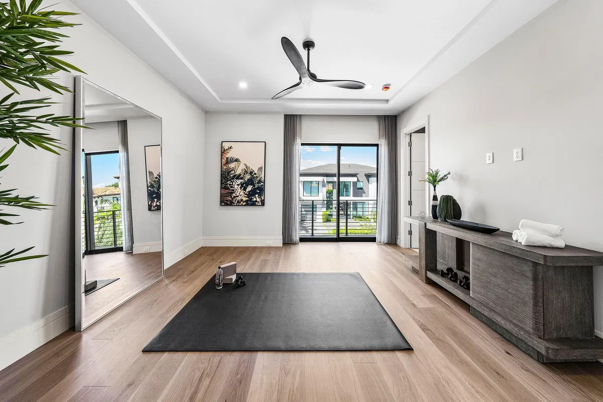 Golden Harbour Residence photo 31