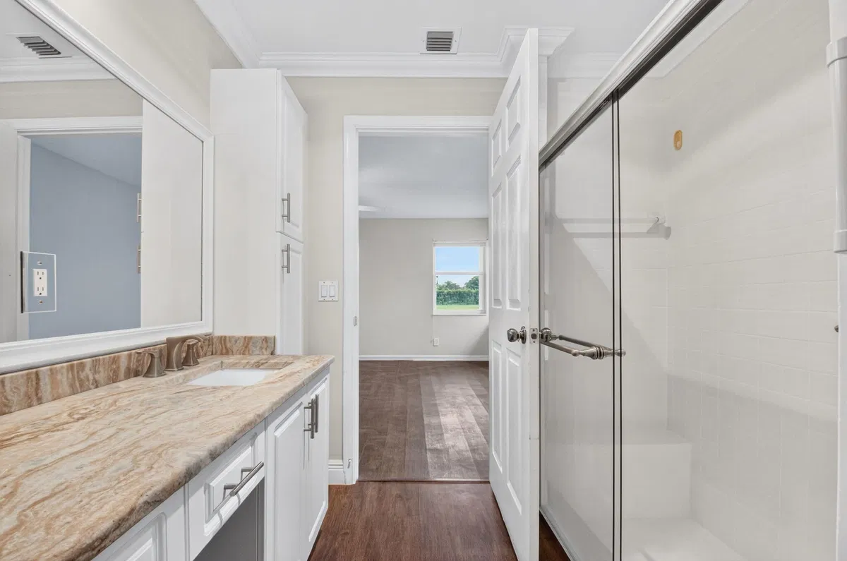 Residence photo 19