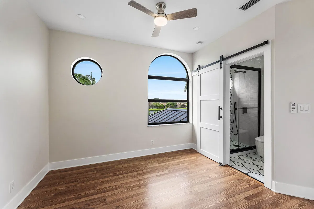 Eastpointe Country Club Residence photo 19