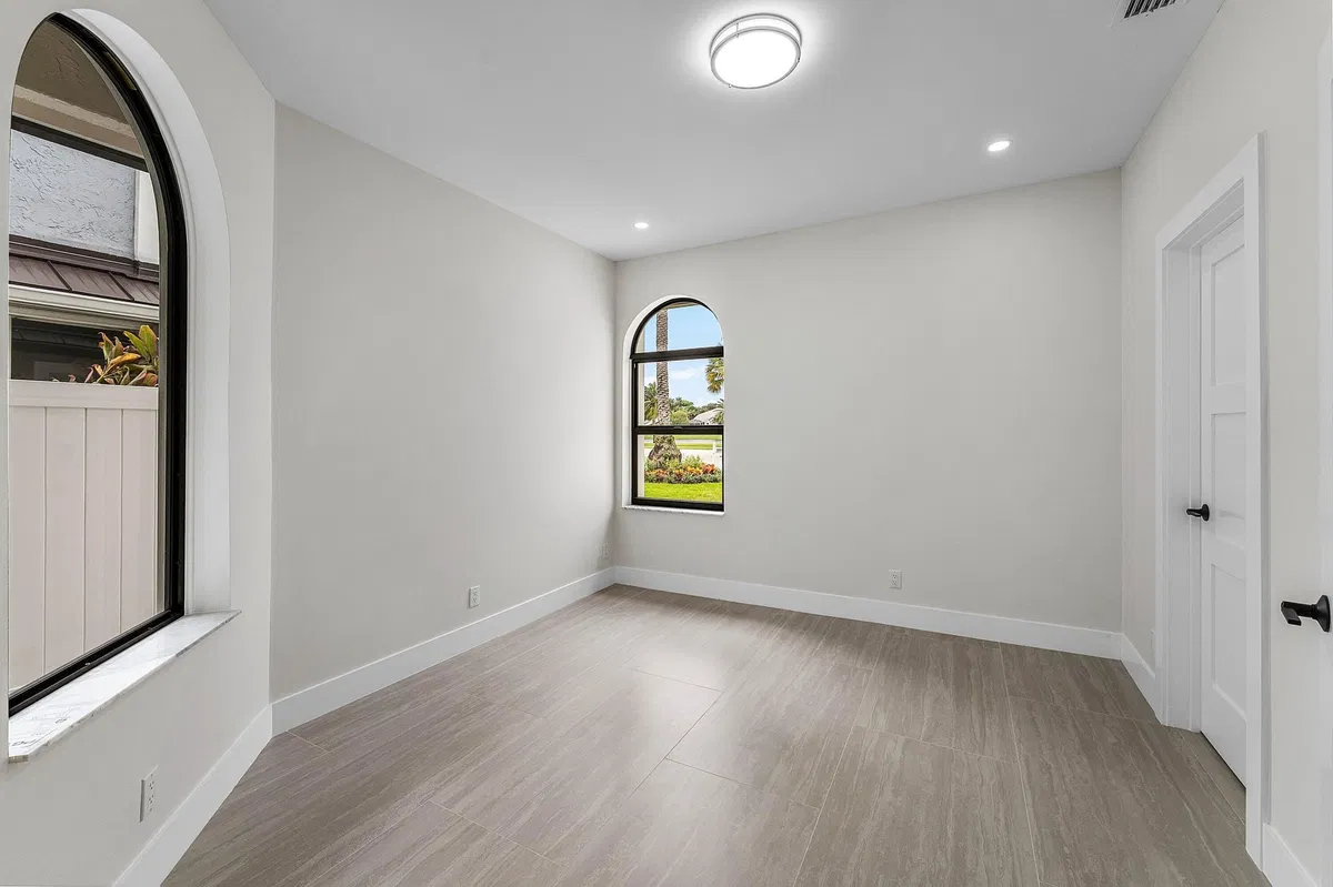 Eastpointe Country Club Residence photo 25