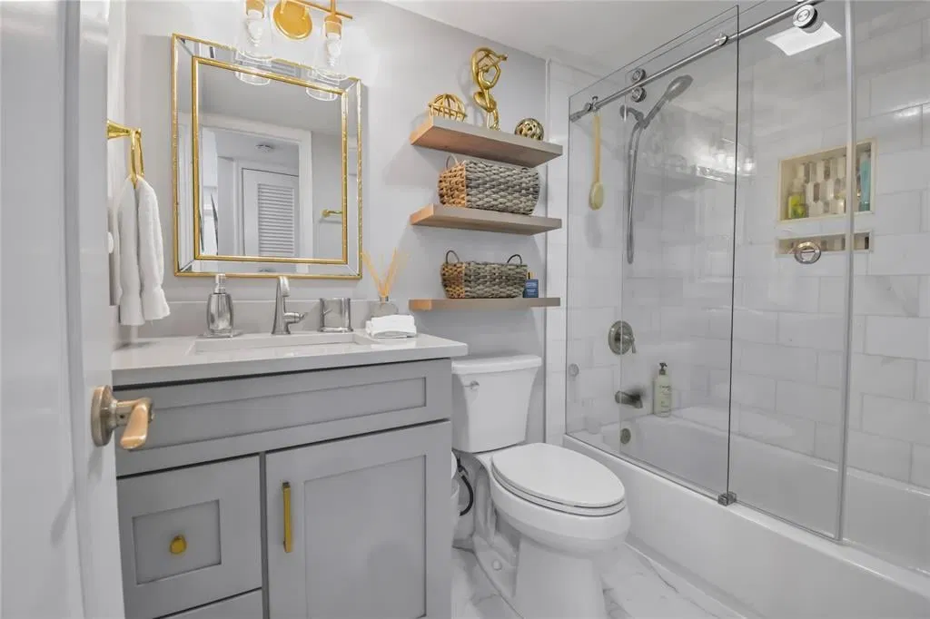 Unit 107 photo 10