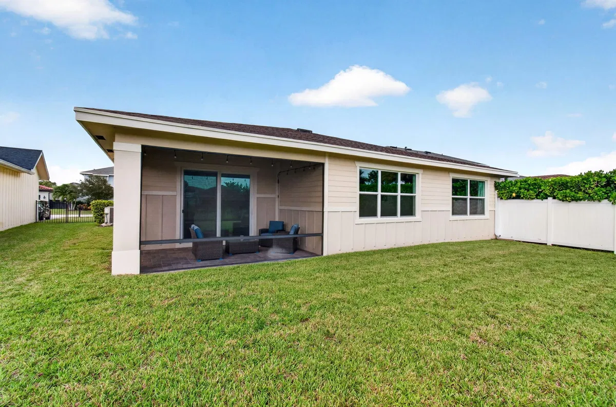 Residence photo 76