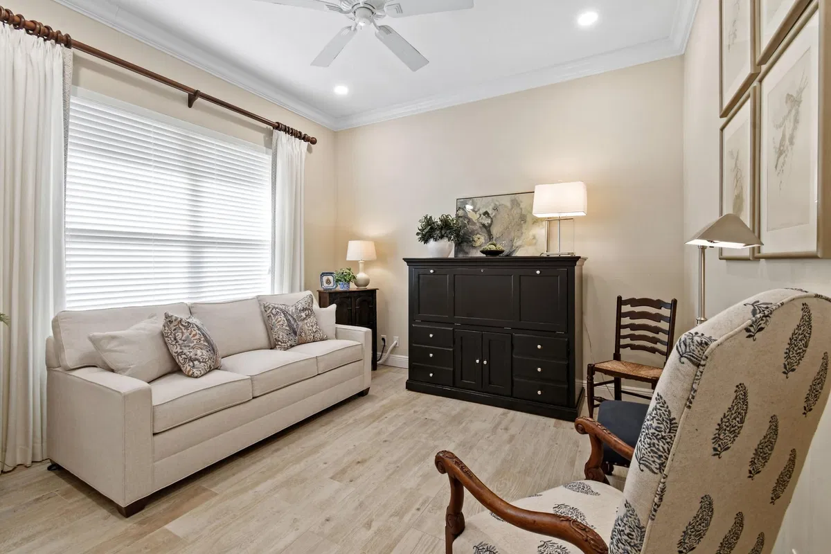 Residence photo 49