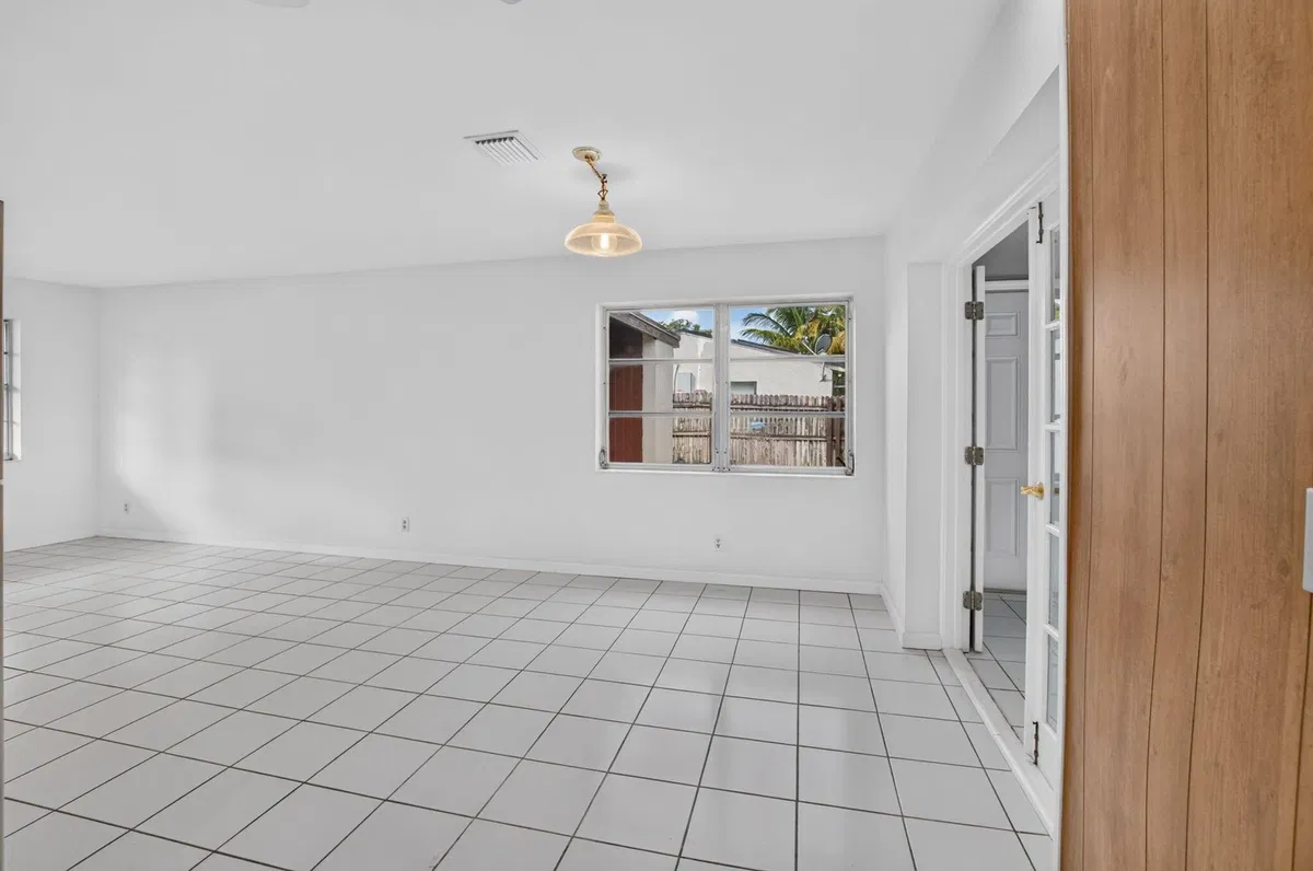Residence photo 19