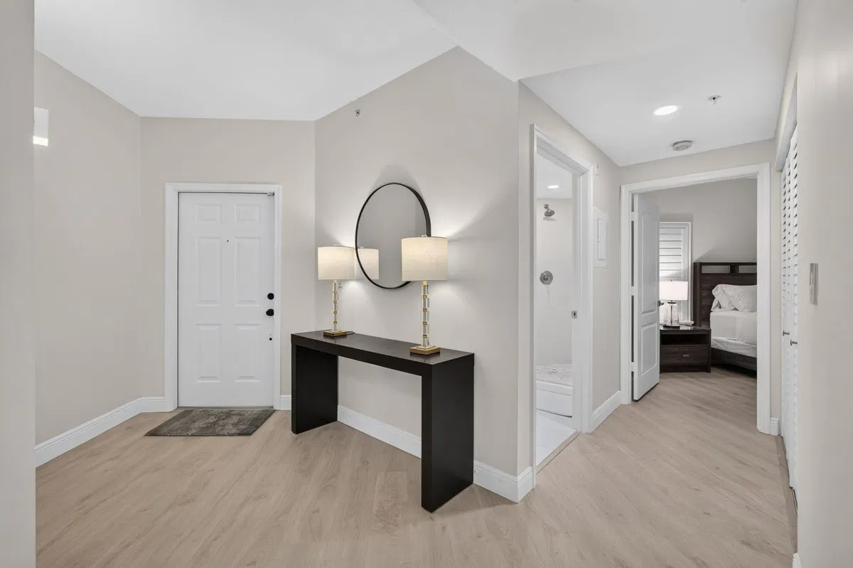 Unit 104 photo 4