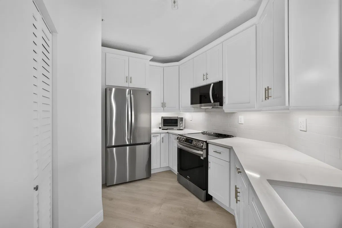 Unit 104 photo 7
