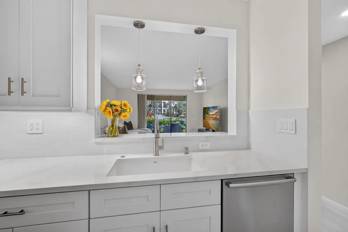 Unit 104 photo 10