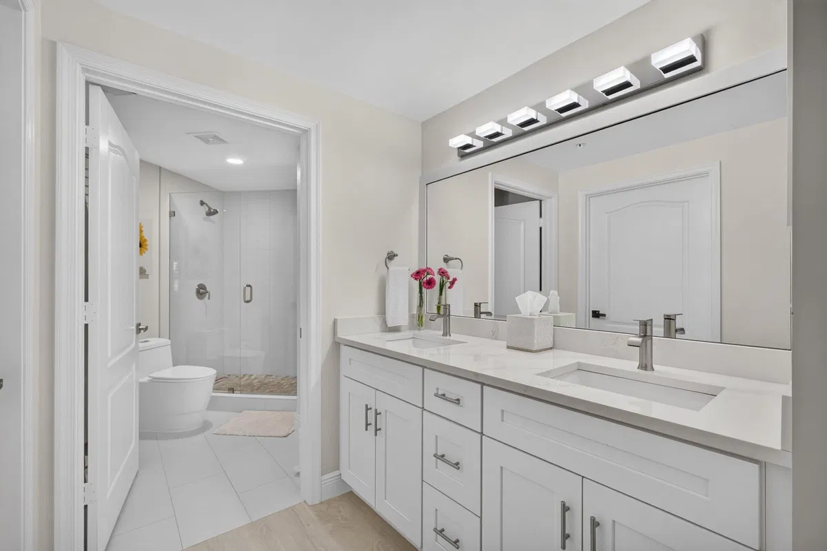 Unit 104 photo 25