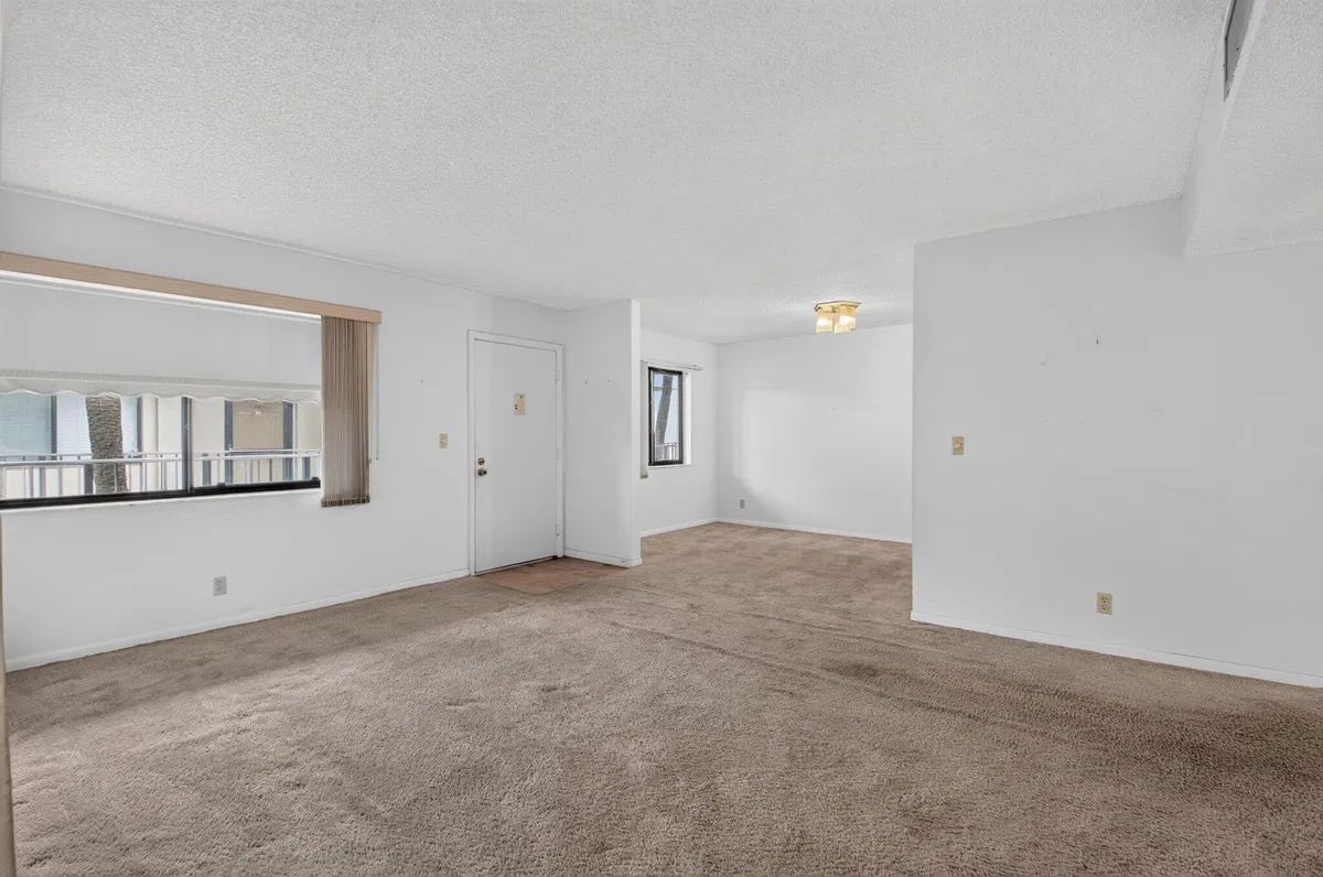 Unit 314 photo 7