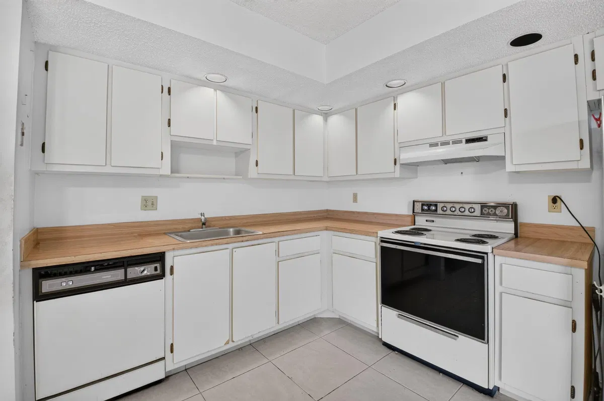 Unit 314 photo 13