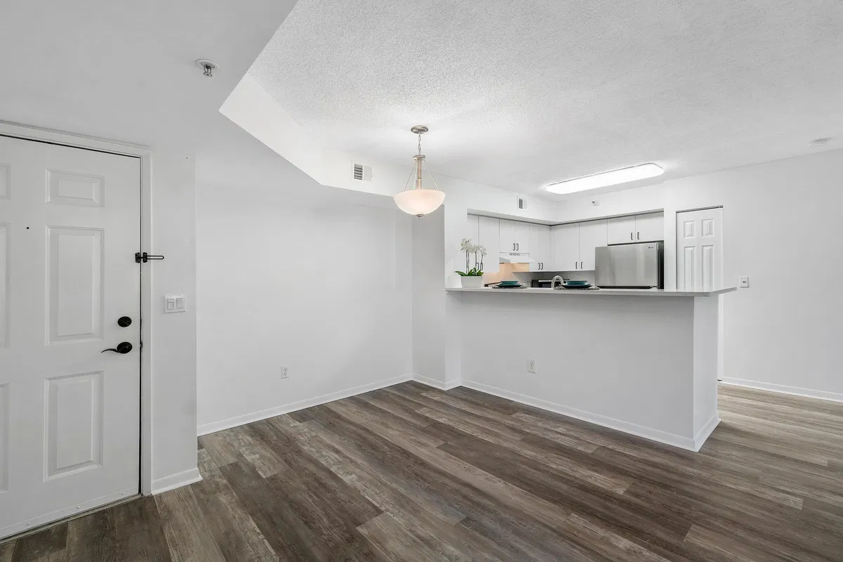 Unit 209 photo 4