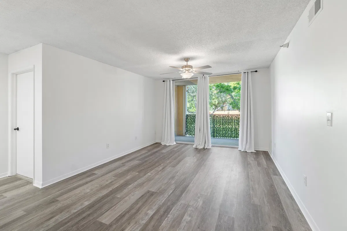 Unit 209 photo 10