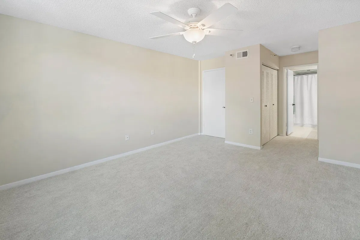 Unit 209 photo 16