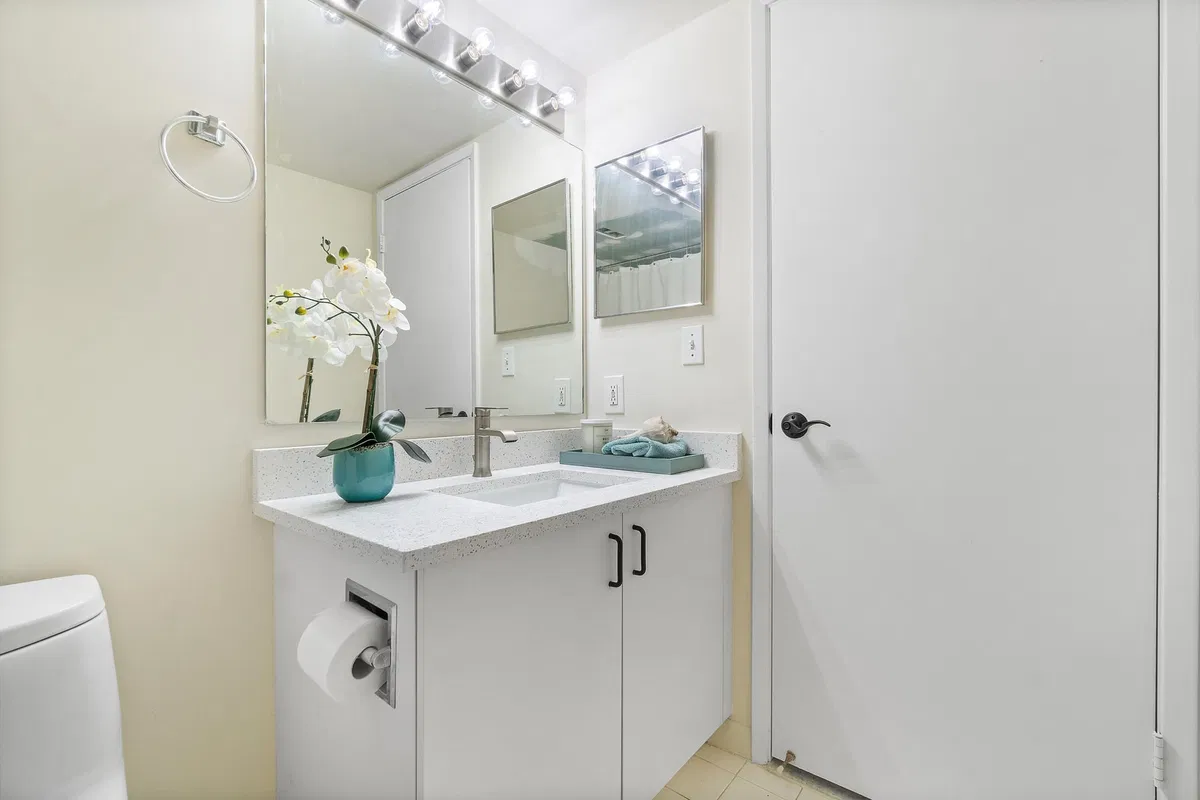 Unit 209 photo 19