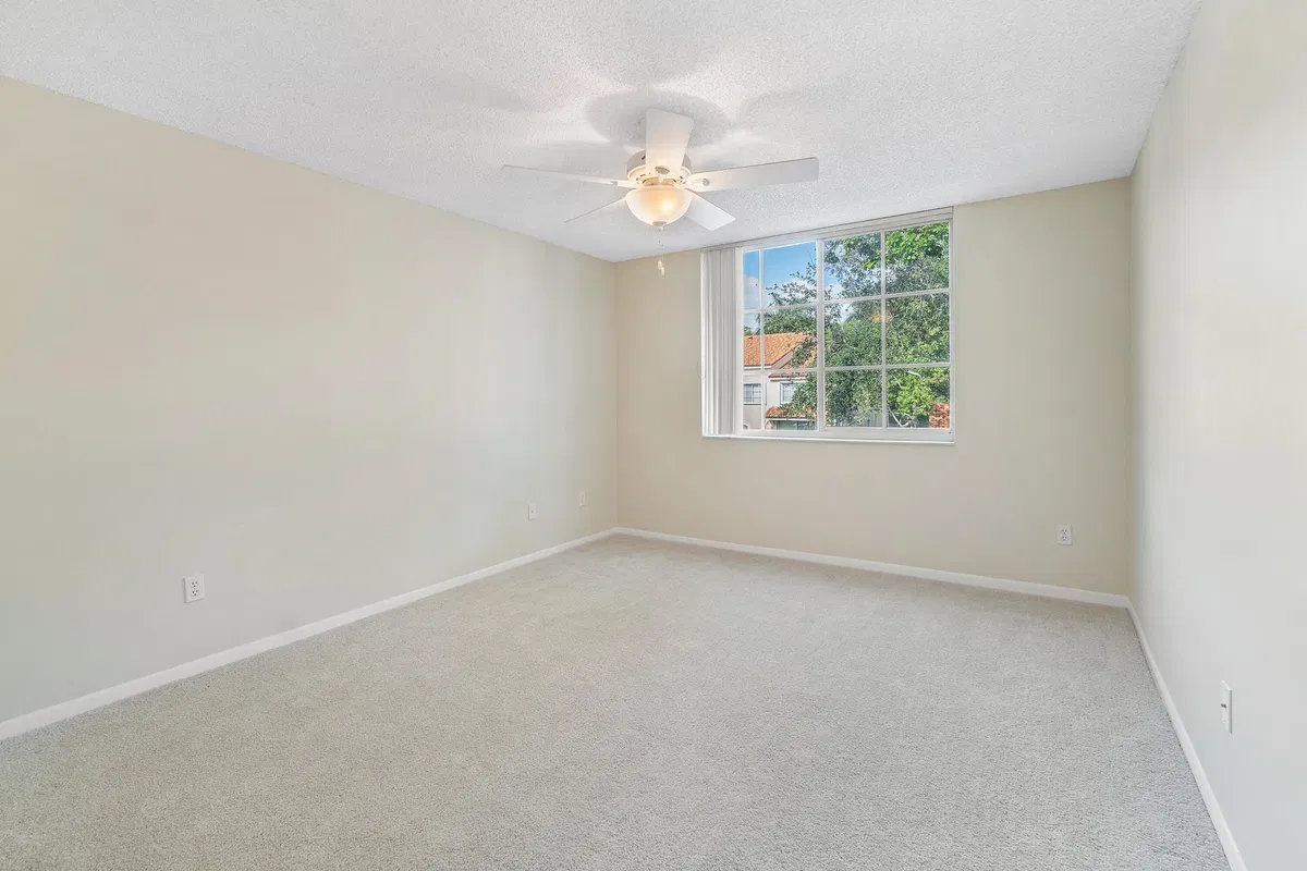 Unit 209 photo 22