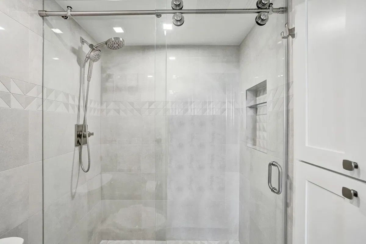  Unit 601 photo 28