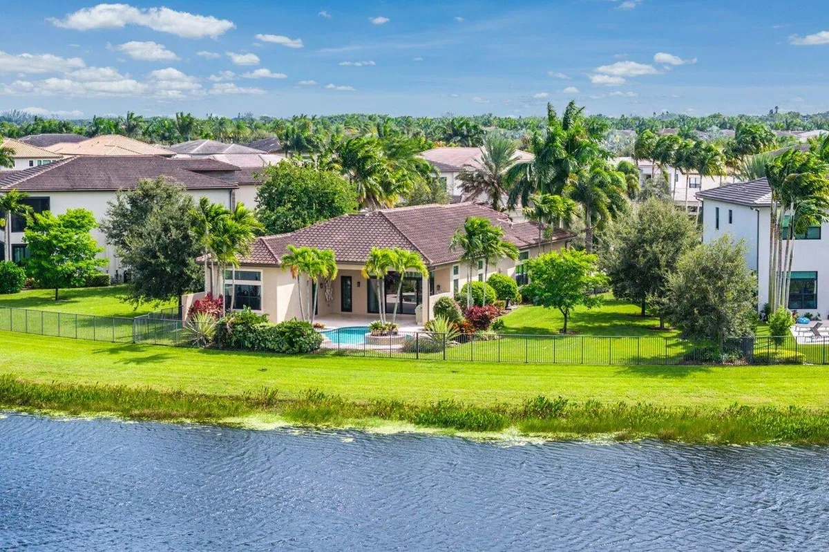 Boca Bridges Residence photo 31