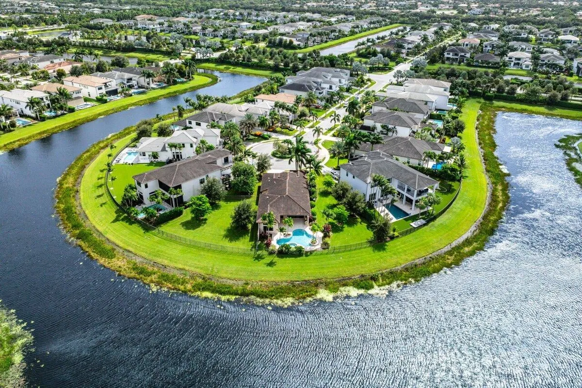 Boca Bridges Residence photo 34