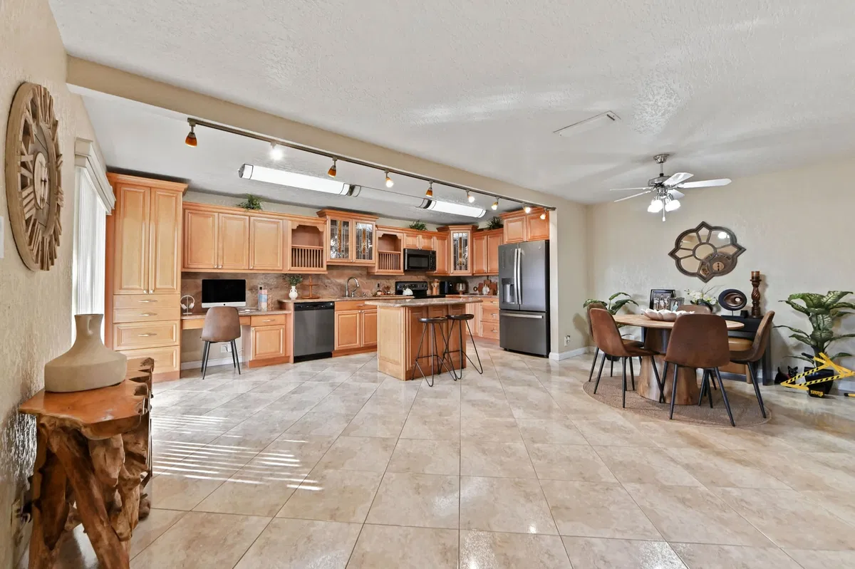 Residence photo 4