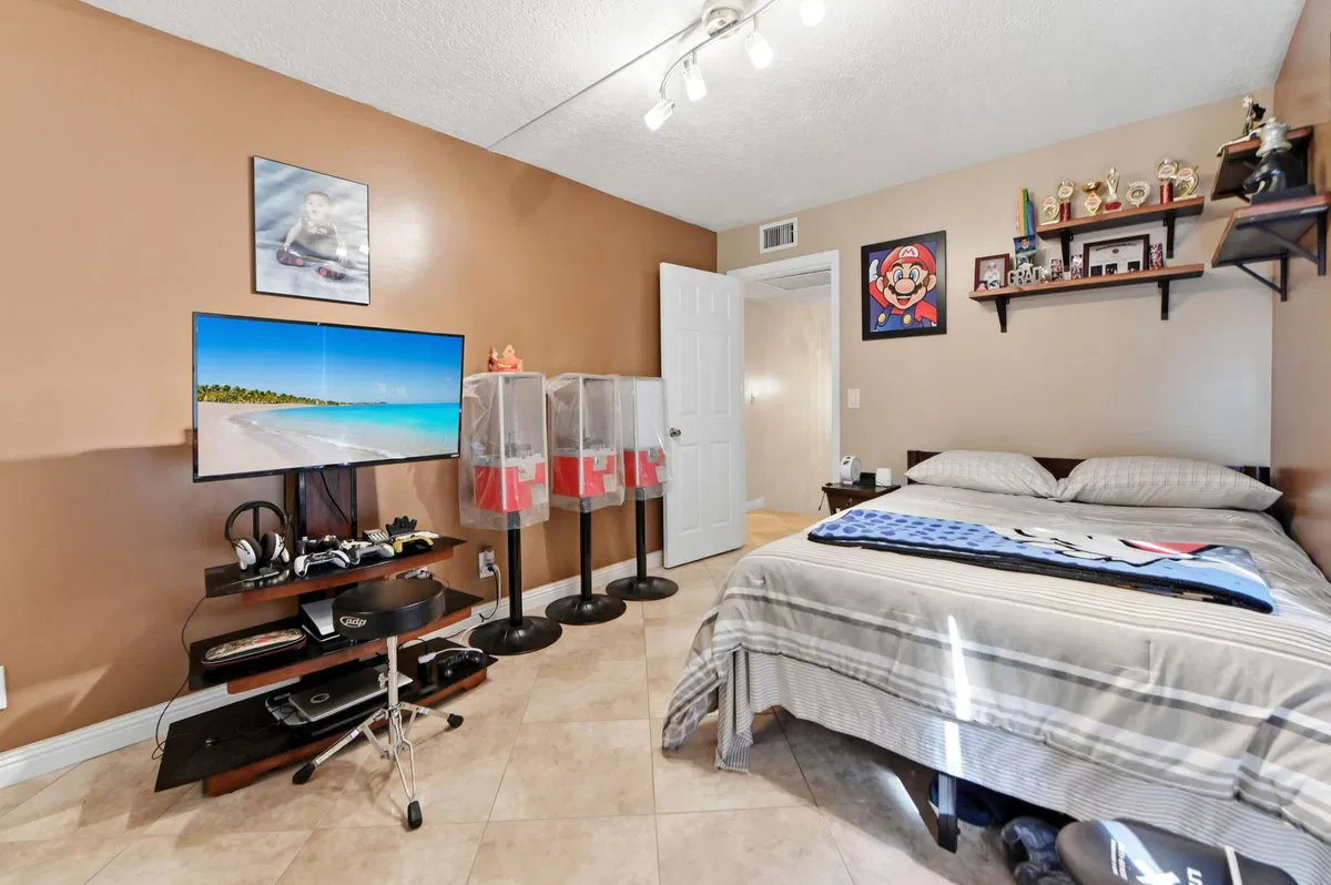 Residence photo 22