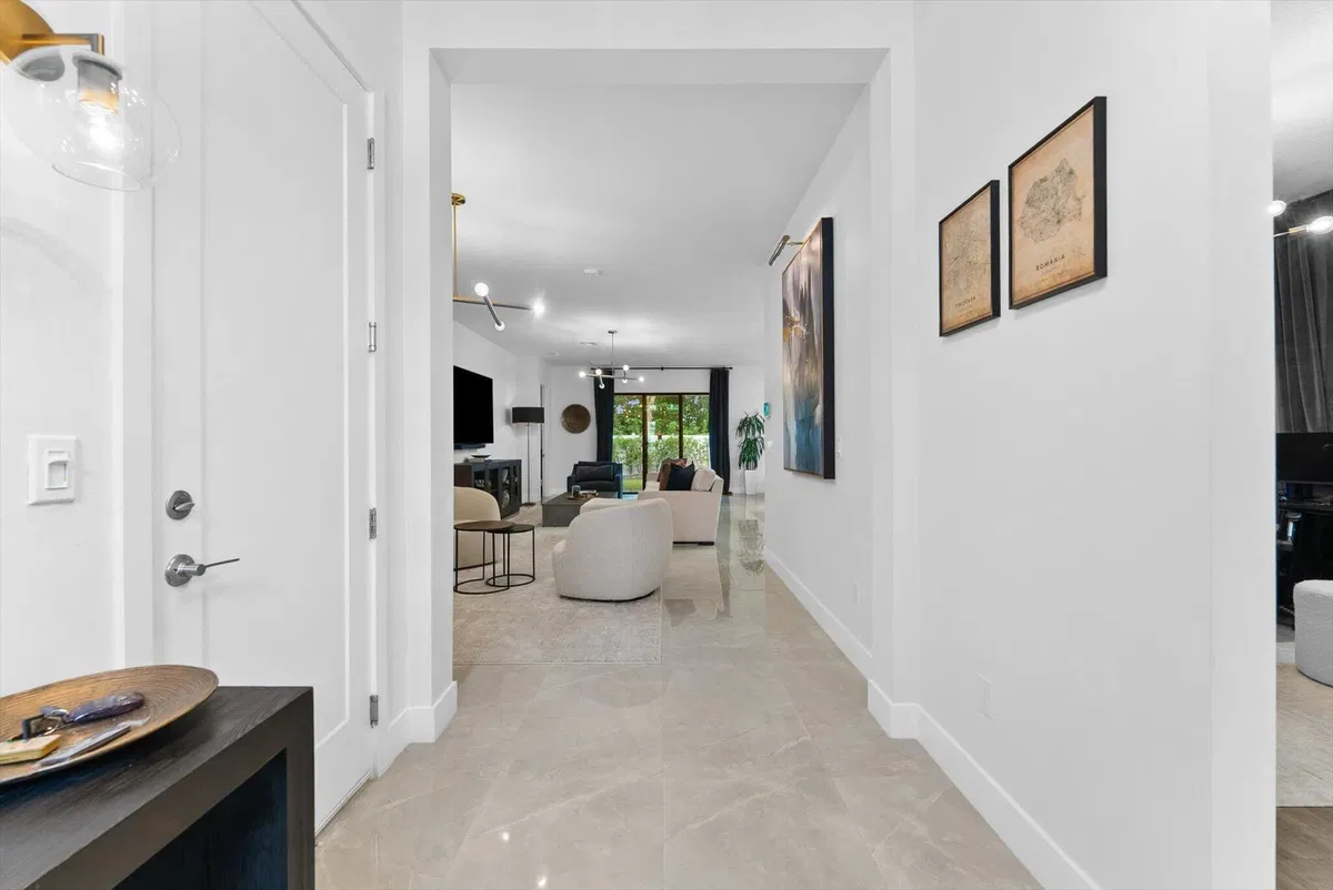 Residence photo 4