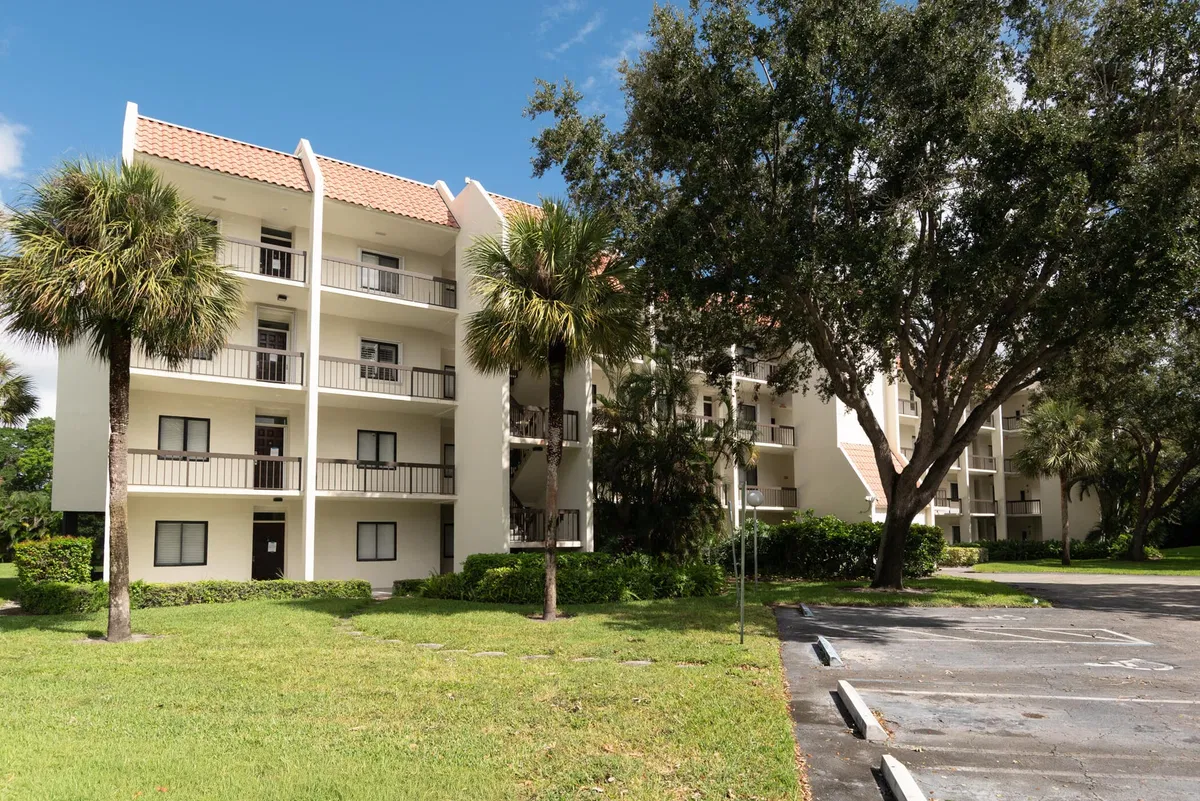  Unit 405 photo 19