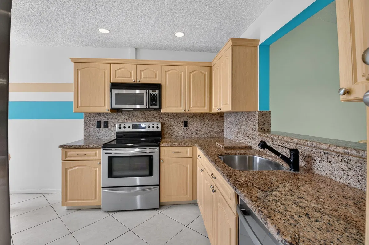 Residence photo 10