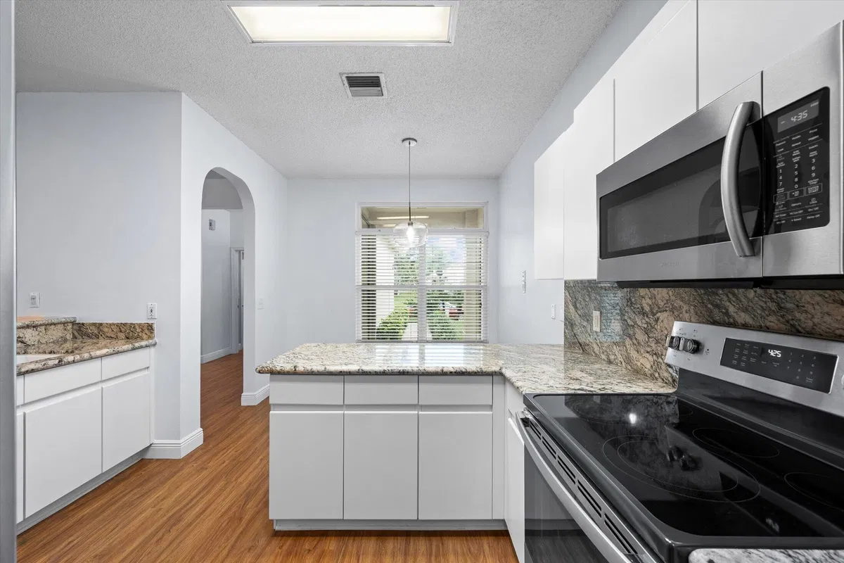 Residence photo 19